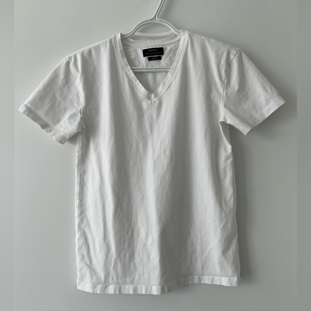 Zara white v-neck slim fit t-shirt - size Small